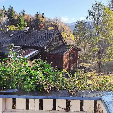 6 Person In Akra-by Traum Kyrping